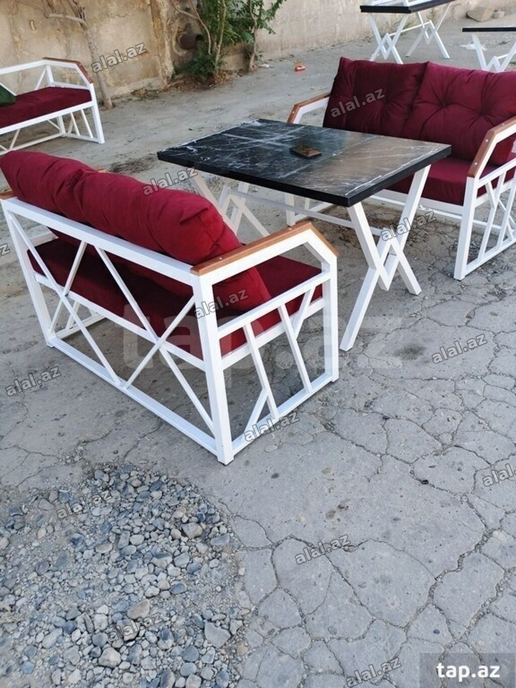 Kafe və teras üçün metal karkaslı stol-stul dəsti - Dizayn: Müasir
