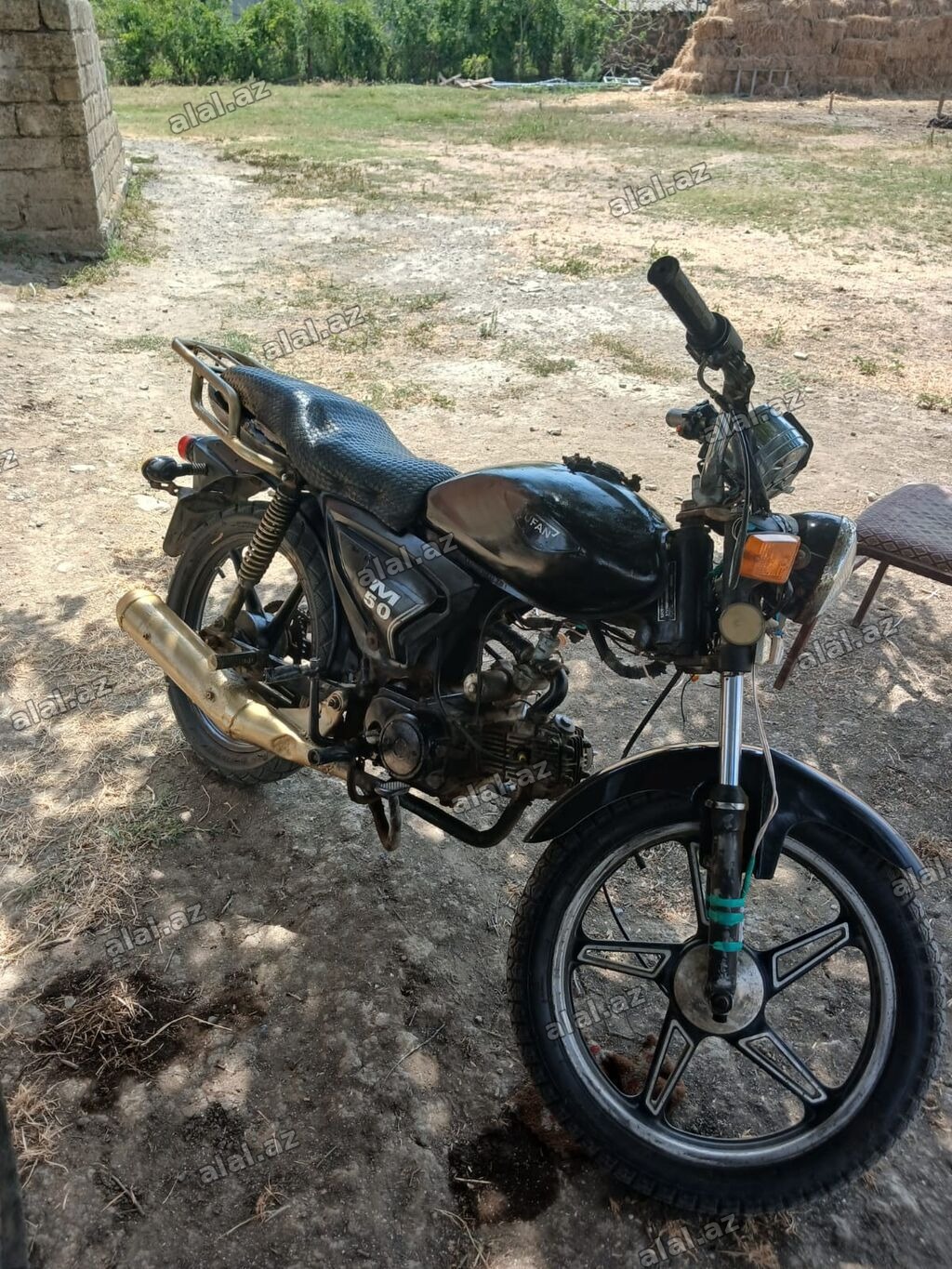 Moped/motorsiklet – “M50” sinfi, qara rəng. - Həcm: təxminən 50 sm³