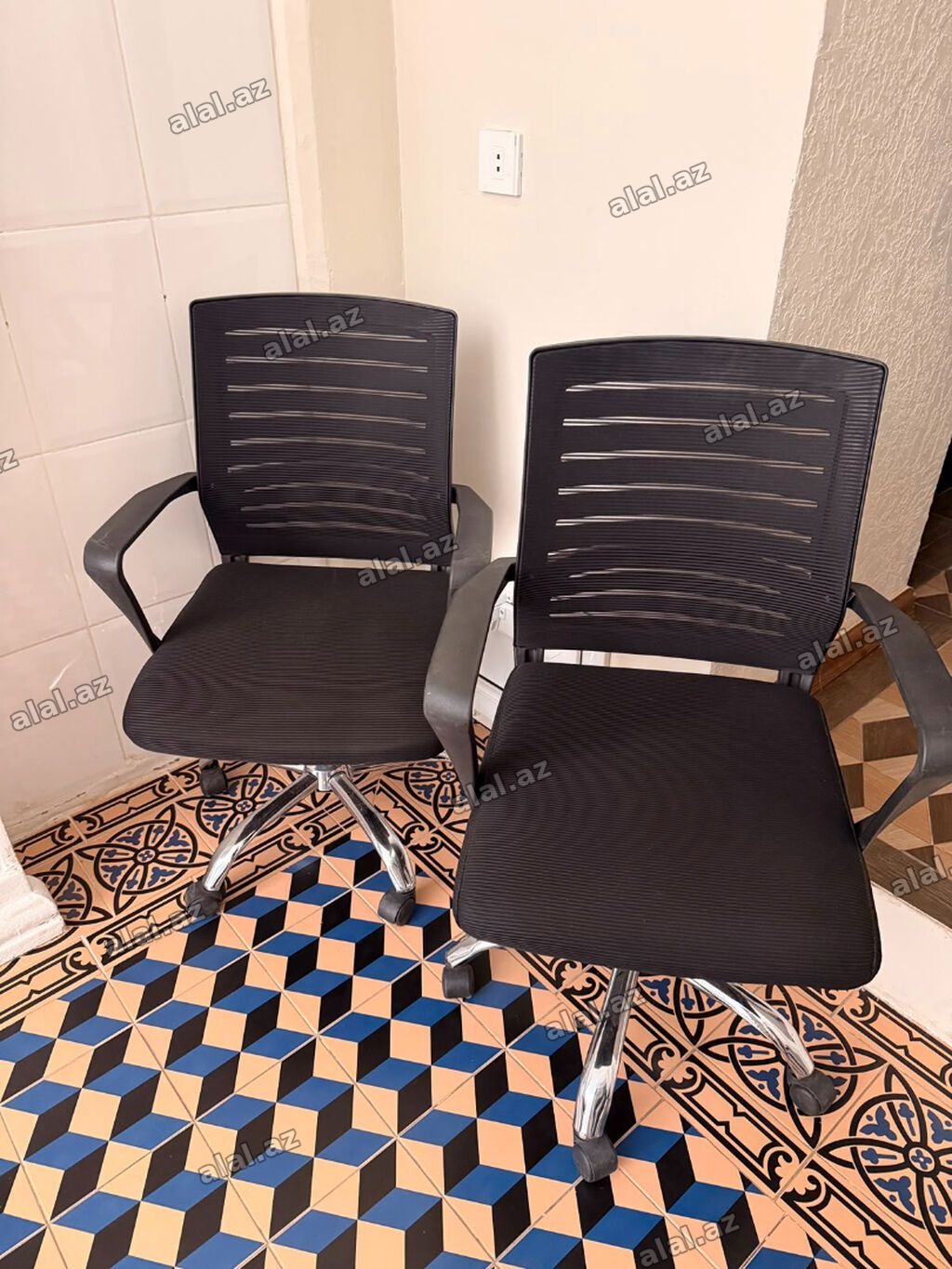 4 ədəd səliqəli, təmiz və yaxşı vəziyyətdə olan ofis kresloları