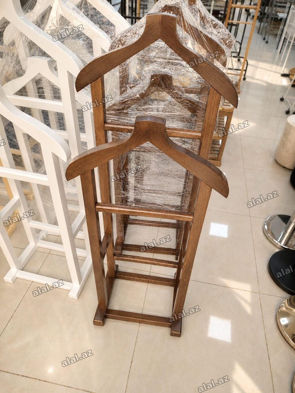 Taxta geyim dayağı (valet stand) - Material: bərk ağac - Rənglər: ağ