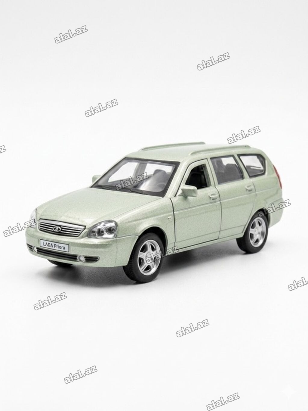 LADA Priora universalı miqyaslı model avtomobil - Realistik detal