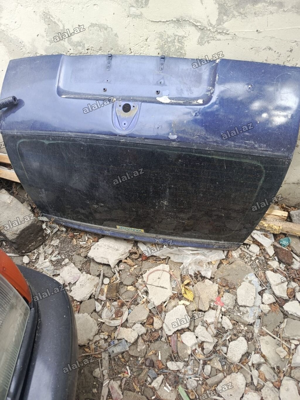 Avtomobil üçün arxa baqaj qapağı (hatch) satılır. Xüsusiyyətlər: -