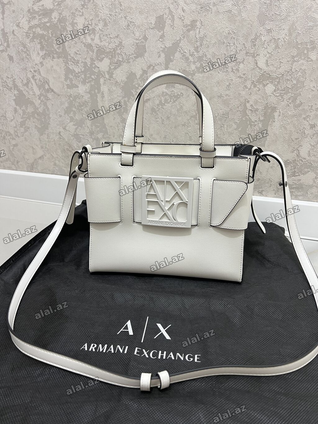 Çiyin çantası, Armani Exchange, İşlənmiş