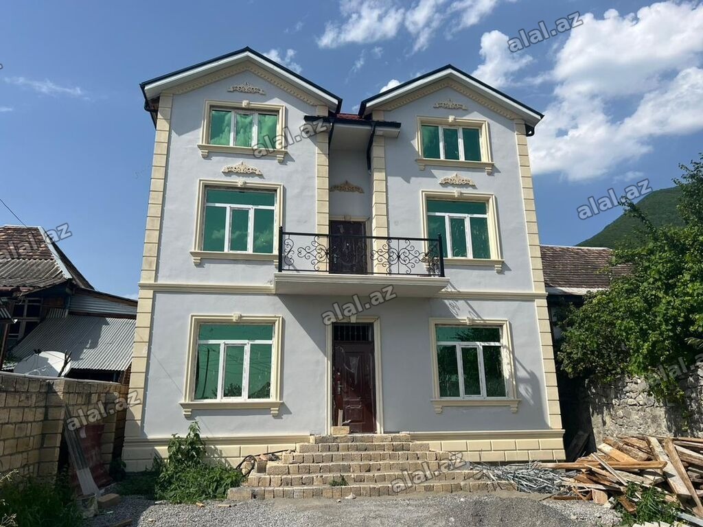 6 otaqlı, 330 kv. m, Təmirsiz