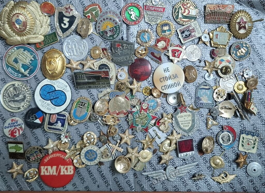 Kolleksiya üçün müxtəlif orden və nişanlardan ibarət böyük lot. -