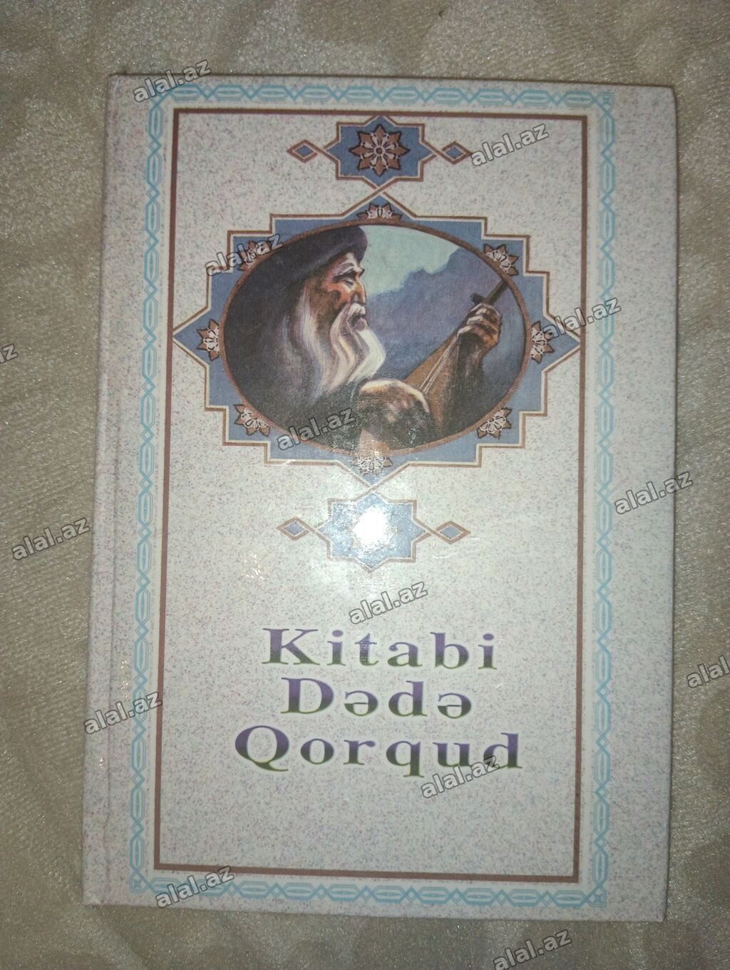 Kitab Dada Qorqud 
Qiymət: 10 manat
Vəziyyəti: yaxşı
kitabı
