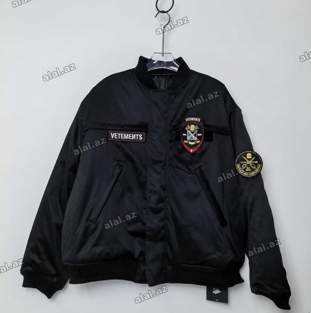 Vetements brendinin qara bomber gödəkçəsi - Rəng: mat qara - Üslub