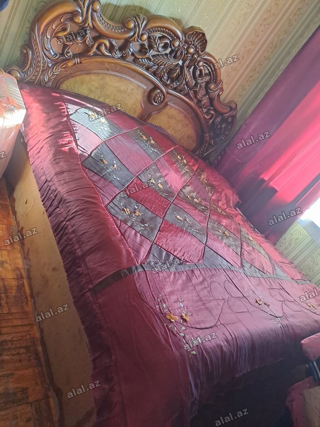 Klassik üslubda 2 nəfərlik taxt, bazalıdır.Matrası yoxdur.180-200