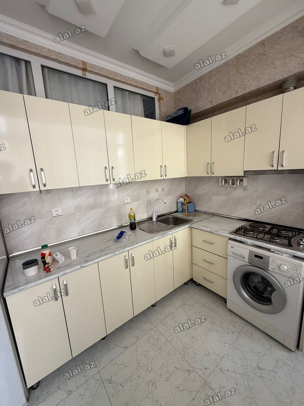 Mətbəx mebeli satılır 400₼. Ölçü 2.49/1.15. Üzərində qaz moyka