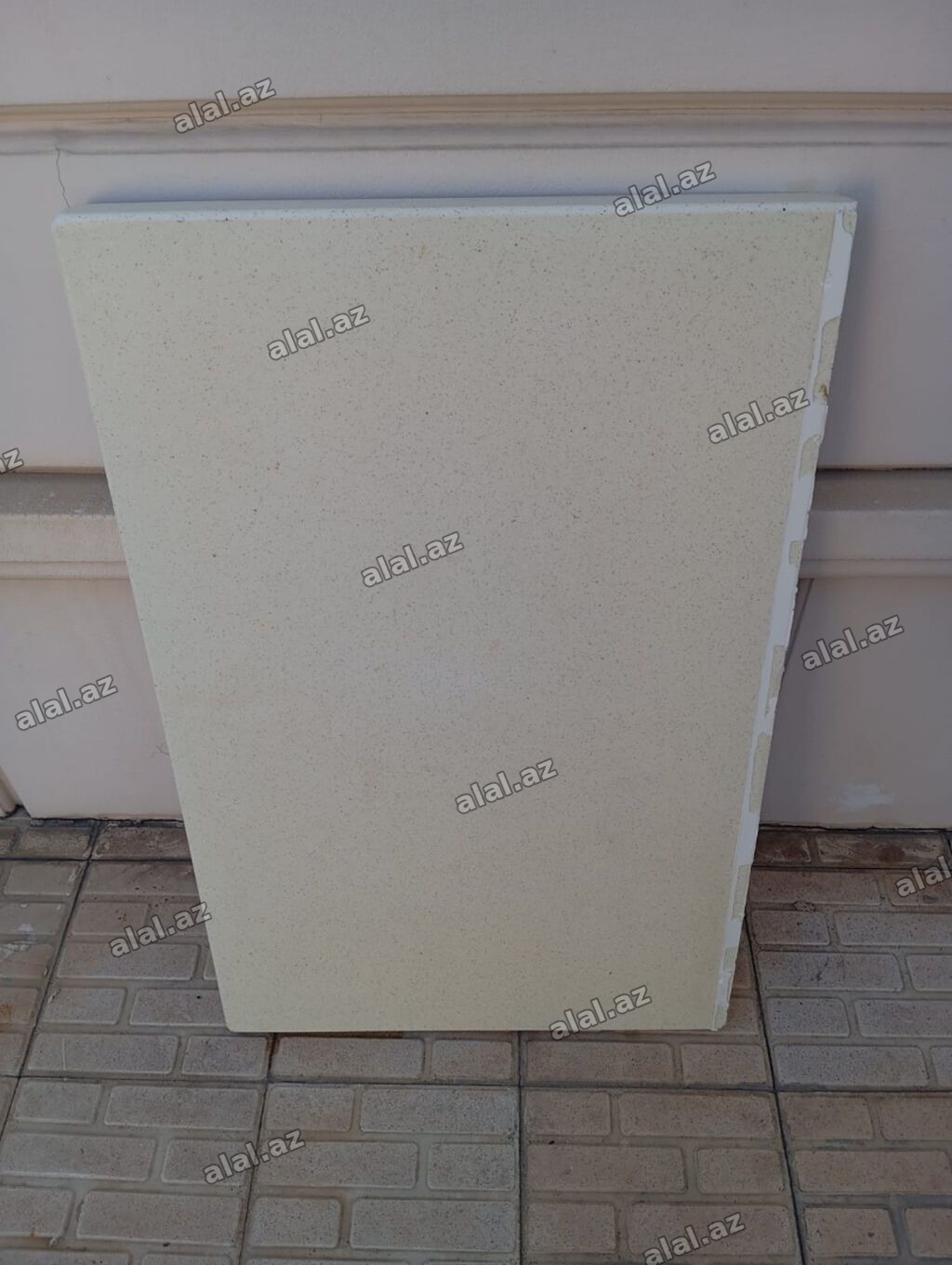 Mətbəx mebeli üçün mərmər parçası (dəzgah). Ölçüləri: uzunluğu 94 sm